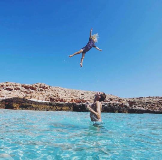 Découvrez le joyau de la mer de Mascate en bateau : une excursion en mer exclusive et inoubliable !