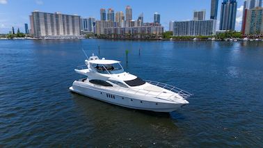 Great Value! 70ft Azimut Luxury Yacht in North Miami - 13 guests