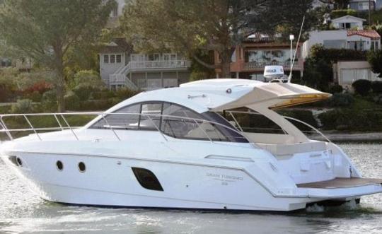 Location de yacht à moteur Beneteau Gran Turismo 38 White sur la Côte d'Azur, France