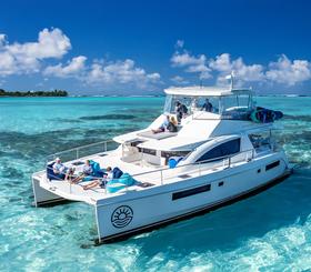 Location tout compris d'une journée et d'une nuit aux Bahamas, catamaran à moteur Leopard de 51 pieds