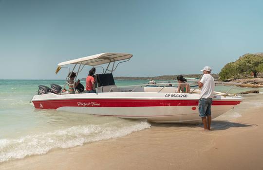 Experimenta la emoción del mar Caribe en un barco deportivo