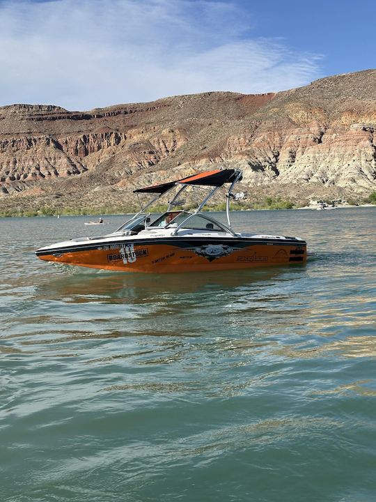 22ft Centurion Avalanche Surf/Wakeboard Boat Rental