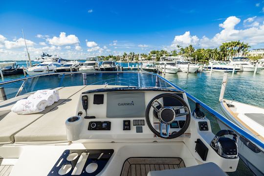 52 Absolute Flybridge in Miami