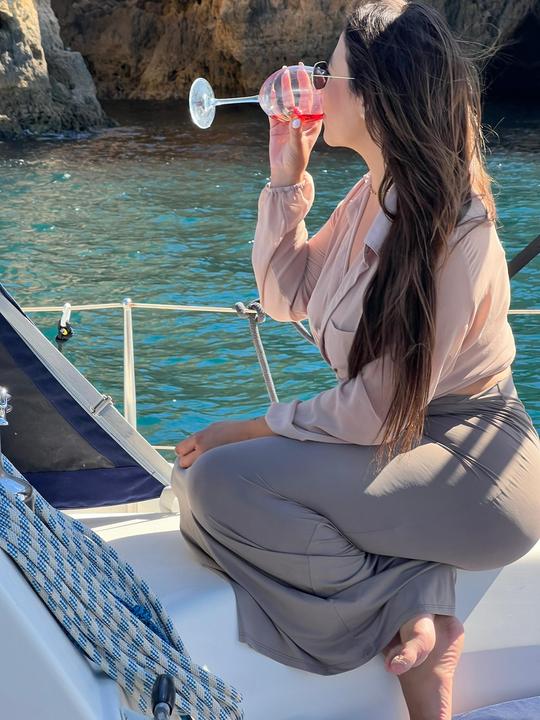 Hora dourada em um elegante iate: passeio ao pôr do sol em Lagos, Algarve