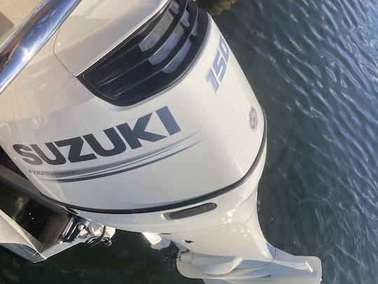 South Bay 24ft Tritoon, Brand new 150HP Suzuki motor! 