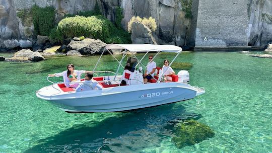 Passeio de barco em Capri (tudo incluído)