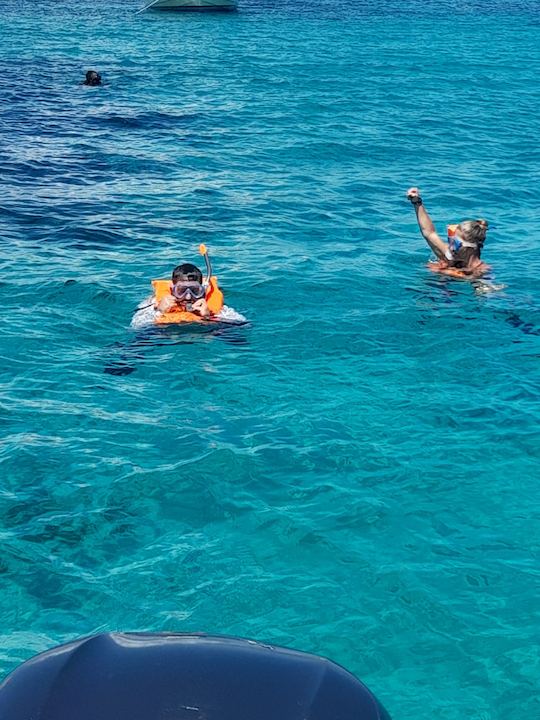 Nassau: porcos nadando, mergulhando com snorkel, pulando pelas ilhas, passeio de barco particular