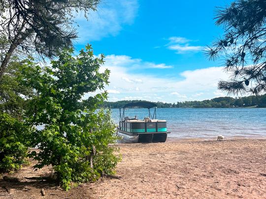 Explore o Lago Norman em grande estilo com nosso Bentley Navigator Pontoon 2024!