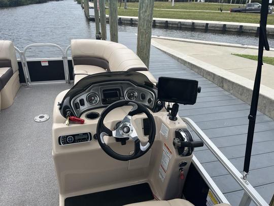 2020 Suntracker Party barge Tri-toon 150 HP Marcury,   in Punta Gorda