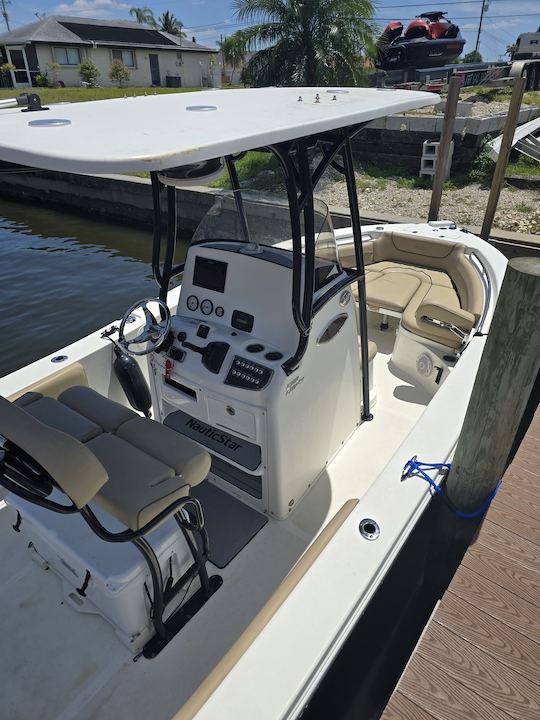 Explore in Style: Rent the NauticStar Legacy Center Console Boat!