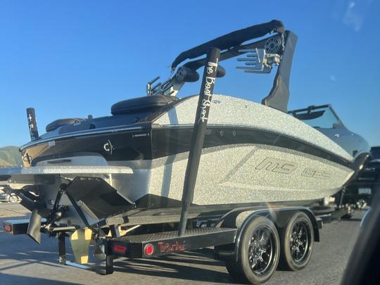 Bateau de surf professionnel neuf - MB 23' - jusqu'à 12 personnes