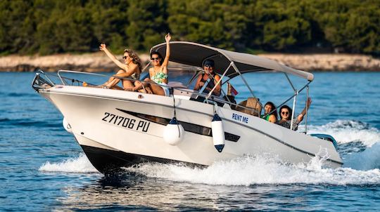 Suncruiser 690 alimentado por 200 HP com cabine