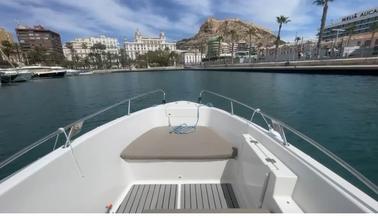 Alugue um barco em Alicante. Navegue com estilo ao longo da costa de Alicante.