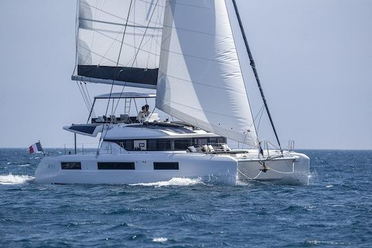 Le Croatia Catamaran 51 est livré avec 2 (SUP) — Équipement de plongée en apnée : masque et palmes