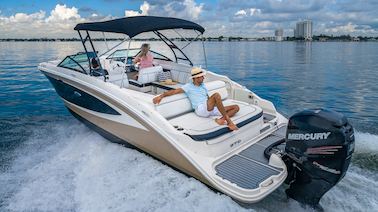 AFFORDABLE 27 ft SEA RAY SUNDECK 270 IN FORT LAUDERDALE