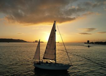 Sailing at Twilight: The Charm of Lisbon´s Sunset Aboard