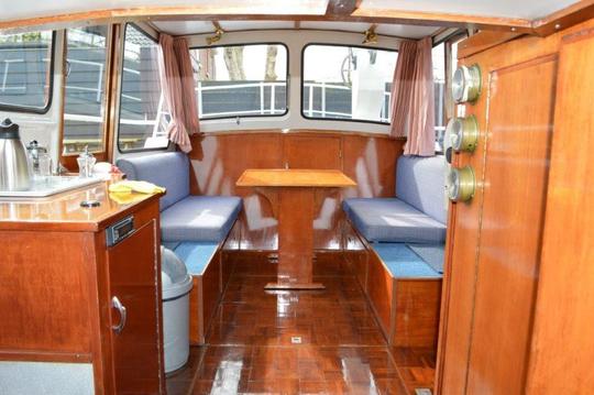 Palan C 950 (Kloek) ideal for family cruising on the dutch canals