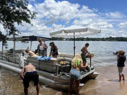 26ft Riviera Pontoon on Lake Norman