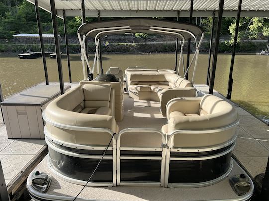 Beautiful 21’ Black Lowe Pontoon W/115hp Outboard Located On Lake Of The Ozarks