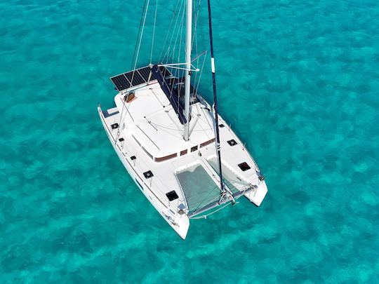 42ft Luxury Catamaran Private Charter / Capacity 40 people