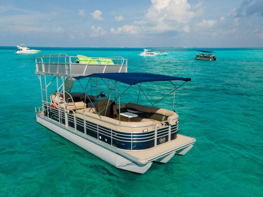 28ft Party Cruiser Pontoon with Slide! - Enjoy Cancún & Isla Mujeres!