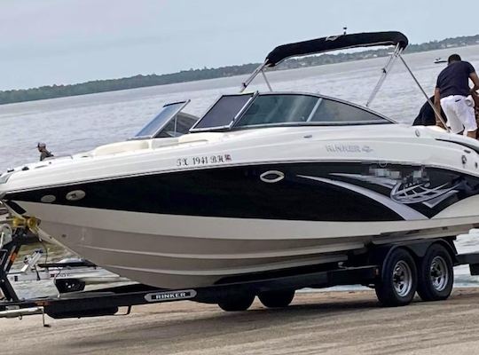 Rinker 229 Bowrider de 30 pieds - Un bateau amusant que vous allez adorer !