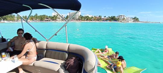 30' Pontoon Family Boat #GMBPONTOON rental in Cancun 