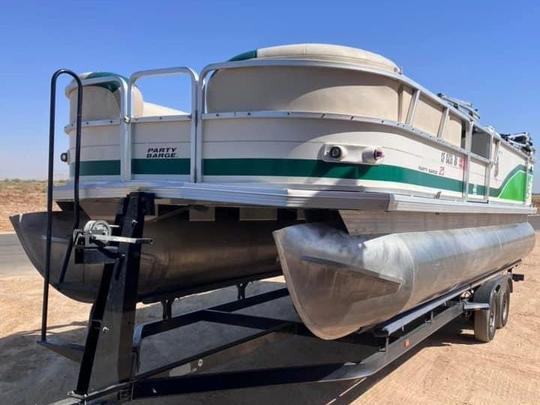 Pontoon Boat 25ft Sun Tracker Party Barge for 14 passengers