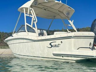 El barco Scout CC de 26 pies perfecto para tu aventura y recorrido en Baja California Sur