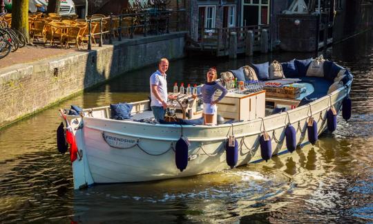 35-43 pessoas: 'Damrak Gin Hal Canal Boat' em Amsterdã (100% elétrico)