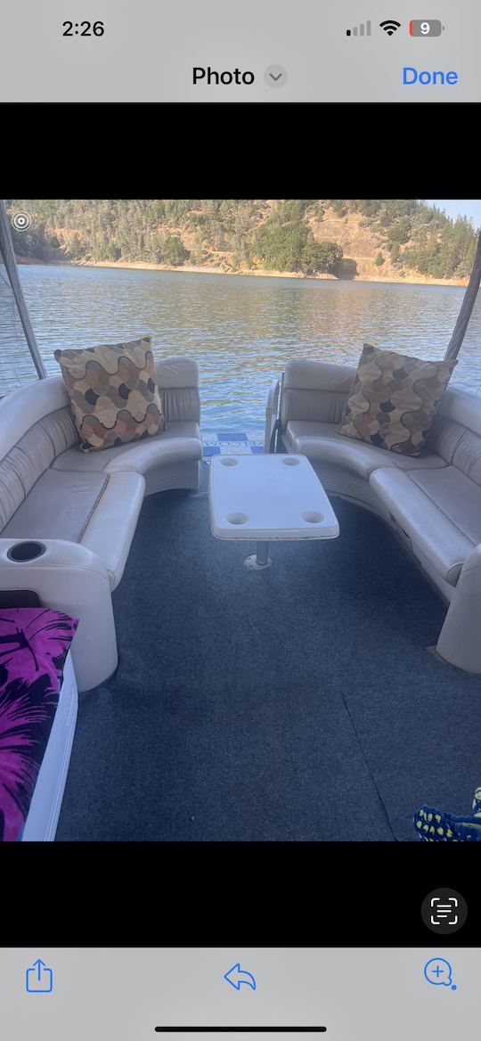 Barco flutuante Crestliner Shasta Lake 