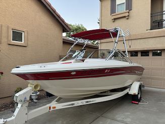 Sea Ray Ski Boat with all the essentials + LOUD AUDIO SYSTEM