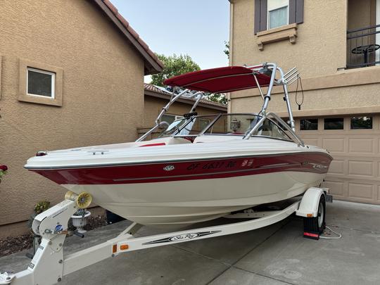 Sea Ray Ski Boat with all the essentials + LOUD AUDIO SYSTEM