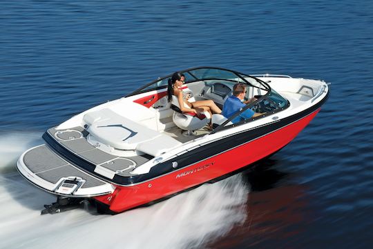 Alquiler de barcos Tonka ~ 21 pies en Monterrey ~ Lago Minnetonka ~ Esquí/tubo ~ 150 €/hora ~ A pedido