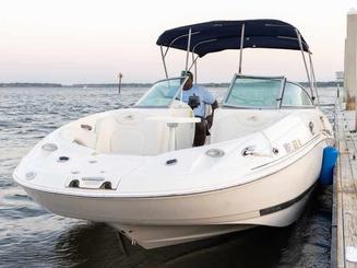 26' Bowrider (Powerboat) Rental with Captain