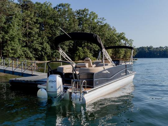 26’ Premium Luxury Tritoon 250HP Motor on Lake Lanier