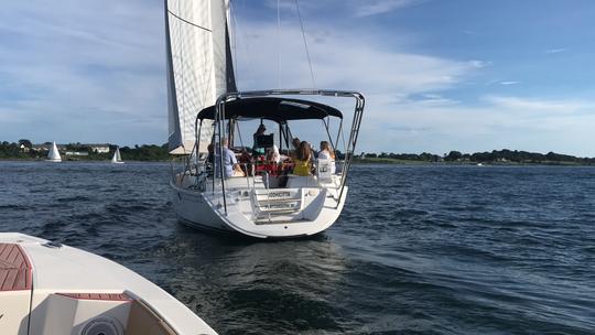 Naviguez à Newport, dans la baie de Narragansett et au-delà avec un Jeanneau Sun Odyssey de 50 pieds