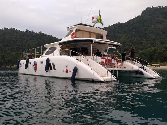 Découvrez Rio avec style avec une croisière en catamaran de 46 pieds pour 38 personnes !