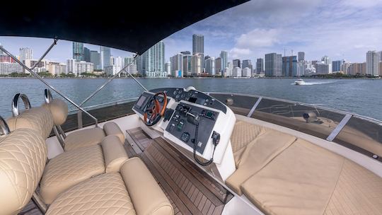 FAIRLINE Luxury de 66 pies en CANCÚN con SEADOO incluye hasta 20 HUÉSPEDES