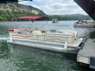 Parti Kraft Pontoon on Lake Austin!