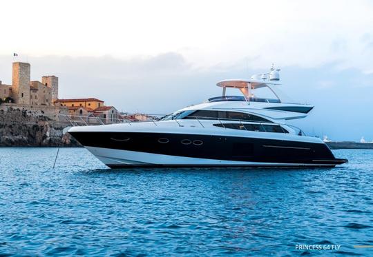 Alquiler del megayate Princess 64 FlyBridge Power de lujo en la Costa Azul, Francia