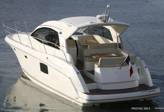 Aluguel de iates a motor Prestige 390S em Côte d'Azur, França