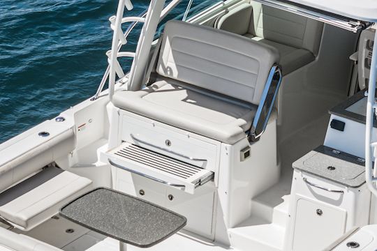 Boston Whaler Conquest de 34' com motor externo triplo de 350 cv