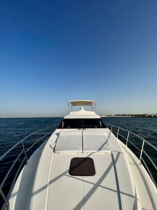 Yacht de luxe Azimut de 60 pieds à louer à Dubaï