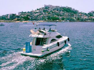 Luxury Maxum 48 ft Yacht in Acapulco de Juárez, Guerrero