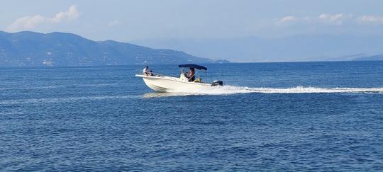 Magnifique bateau ouvert à console centrale White Shark de 21 pieds avec moteur hors-bord de 250 ch 