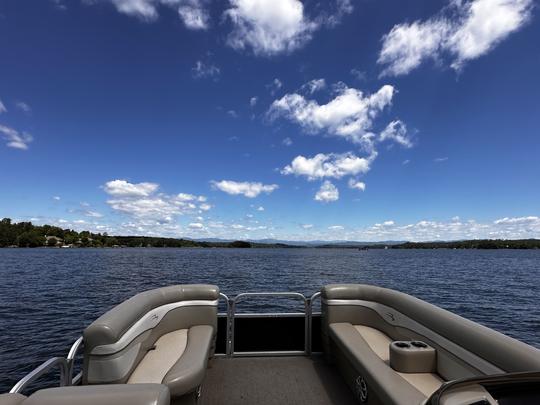 20 ft. Bennington SL Pontoon on Lake Keowee