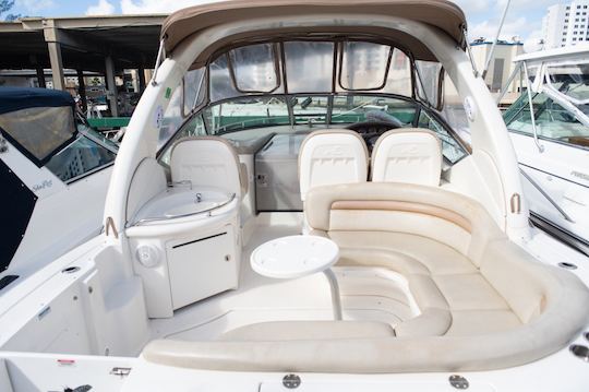 Cabin Cruiser : Sea Ray de 38 pieds abordable