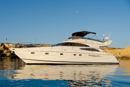 Iate a motor de luxo PRINCESS 61 em Ayia- Napa e Blue Lagoon