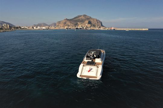 Sua viagem definitiva de luxo e descoberta nas águas de Palermo